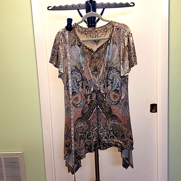 Soft satin type long shirt - Picture 2 of 7